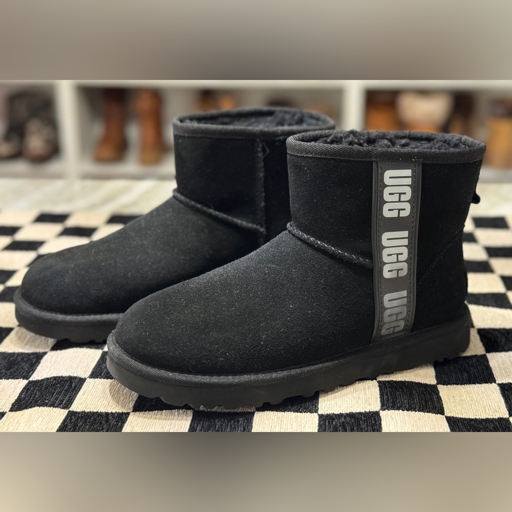 UGG Classic Mini Logo Side Black Size 8 - Picture 2 of 11